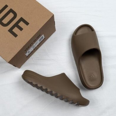 YEEZY SLIDES